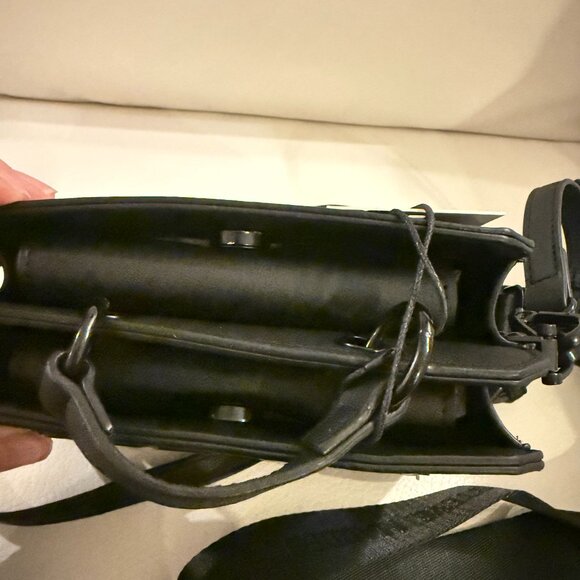 NWT STEVE MADDEN BEVELYN MINI SATCHEL CROSSBODY BAG W AIRPOD CASE BLACK - Picture 5 of 7